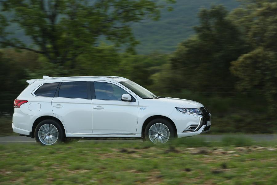  Mitsubishi Outlander PHEV 2018 года  (WW) (фото 19 из 43)